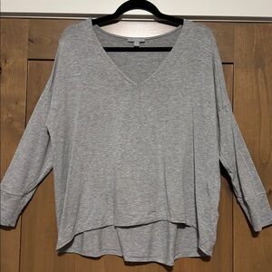 The PURE Collection V-neck bat wing Tee Shirt Womens 8 Grey hi/low hem Basic